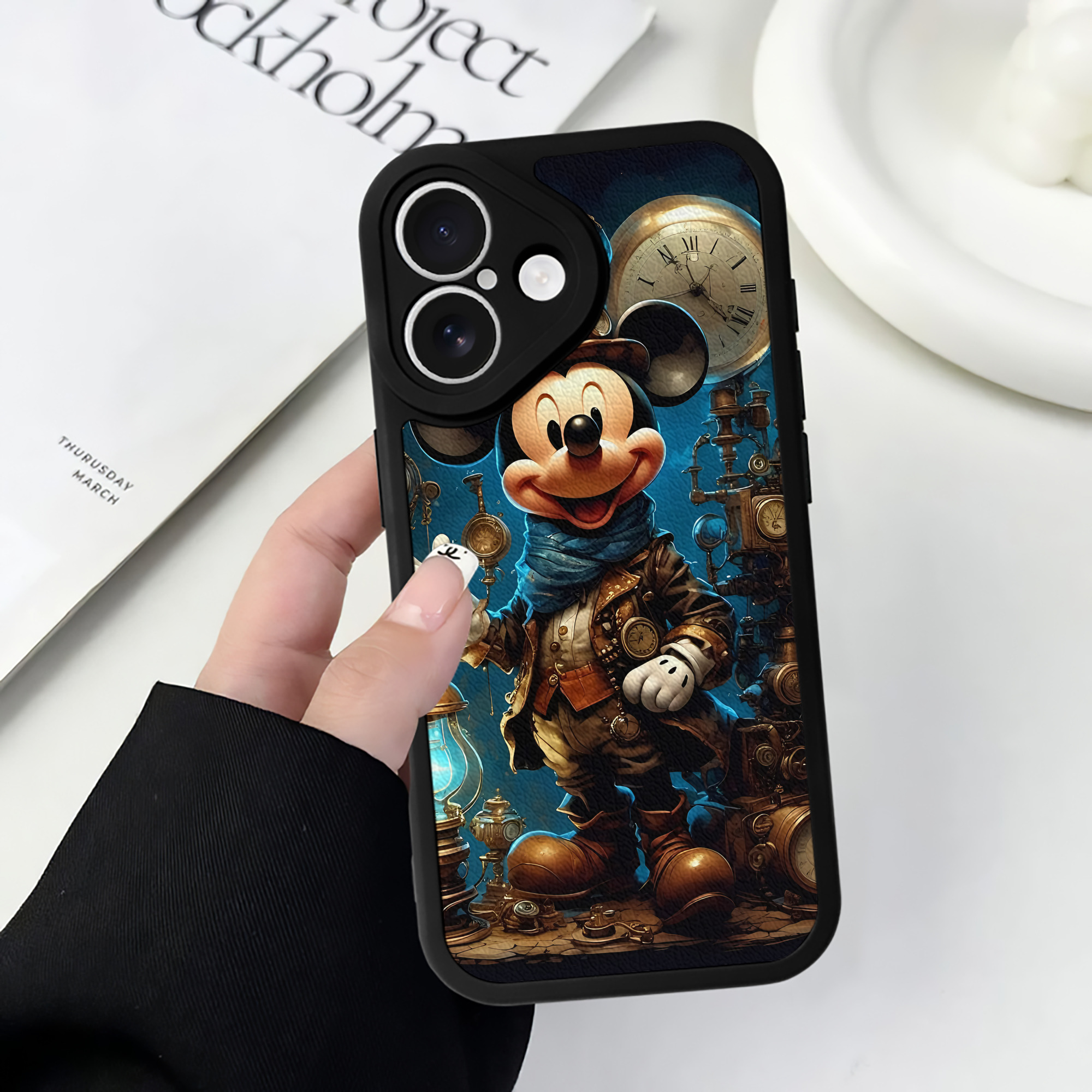 （画像用） ミッキーマウス Mickey Mouse 【iPhone 16シリーズ対応】シリコンスマホケース（レザー調） 材質：シリコン